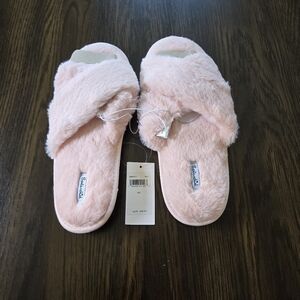 Splendid Pink Fuzzy Slippers